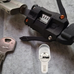 DarkDevil Suit ouvrant & décodant le cylindre IFAM-profil M